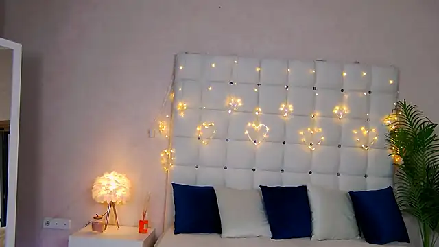 NicoleRosss online show from January 15, 3:39 pm