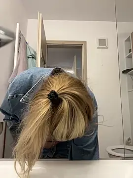 Snapshot of AllysonK chatting on March 13, 9:05 am AllysonK online show from March 13, 9:05 am