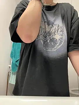 Snapshot of AllysonK chatting on March 27, 10:15 am AllysonK online show from March 27, 10:15 am