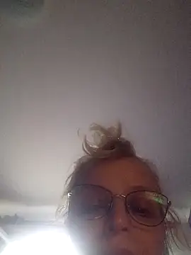 Snapshot of BritneyHudson chatting on September 21, 6:15 am BritneyHudson online show from September 21, 6:15 am