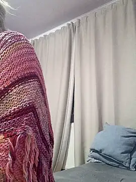 Snapshot of BritneyHudson chatting on October 5, 2:32 am BritneyHudson online show from October 5, 2:32 am