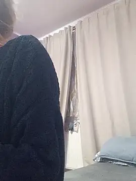 Snapshot of BritneyHudson chatting on October 11, 2:11 am BritneyHudson online show from October 11, 2:11 am