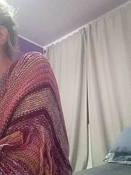 Snapshot of BritneyHudson chatting on October 18, 1:30 am BritneyHudson online show from October 18, 1:30 am