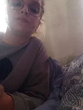 Snapshot of BritneyHudson chatting on October 18, 1:34 pm BritneyHudson online show from October 18, 1:34 pm