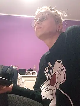 Snapshot of BritneyHudson chatting on October 23, 1:27 am BritneyHudson online show from October 23, 1:27 am