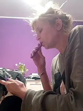 BritneyHudson online show from March 3, 6:08 am