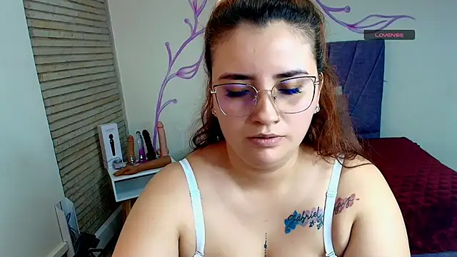 Snapshot of ZaraNolimits_ chatting on December 2, 10:34 pm ZaraNolimits online show from December 2, 10:34 pm