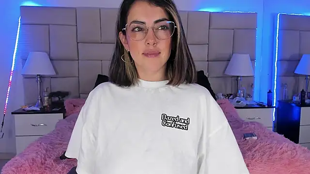 IsisLoveyes  online show from December 10, 10:47 pm