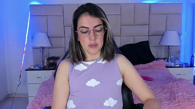 IsisLoveyes  online show from December 12, 2:04 am