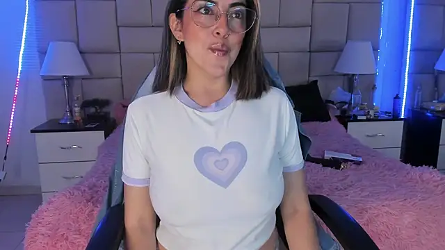 IsisLoveyes  online show from December 17, 9:05 pm