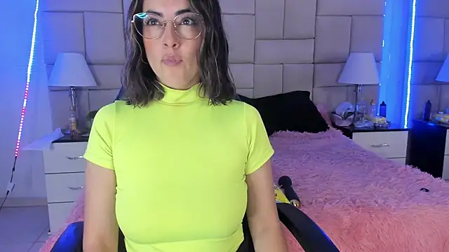 IsisLoveyes  online show from December 23, 8:57 pm