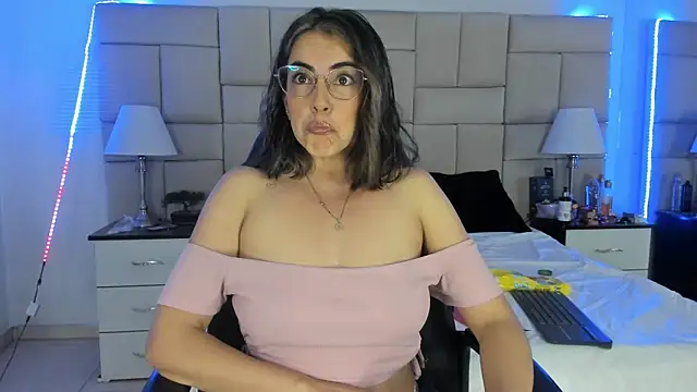 IsisLoveyes  online show from January 2, 12:23 am