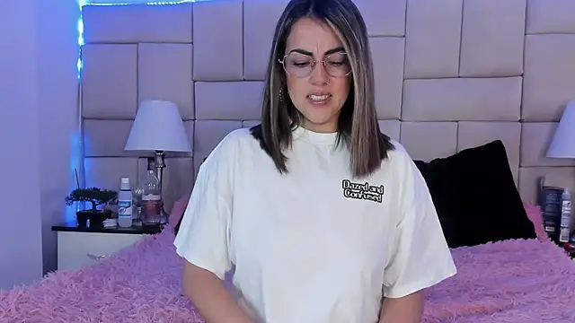 IsisLoveyes  online show from March 22, 10:04 pm