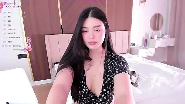 Snapshot of tenderlybaee chatting on December 7, 8:22 am tenderlybaee online show from December 7, 8:22 am