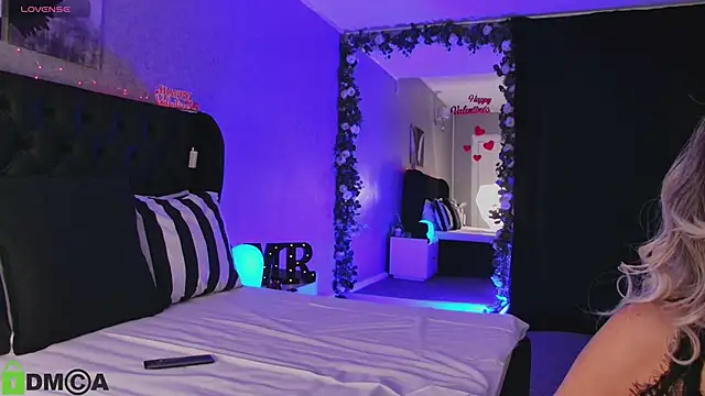 MashaReed  online show from February 15, 9:15 pm