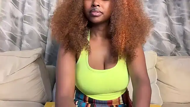Snapshot of Chocolate_queen2 chatting on April 27, 2:53 am Chocolate queen2 online show from April 27, 2:53 am