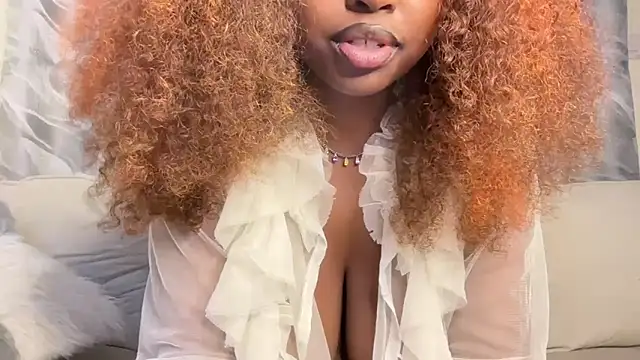 Snapshot of Chocolate_queen2 chatting on May 4, 7:48 am Chocolate queen2 online show from May 4, 7:48 am