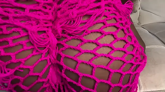 Snapshot of Chocolate_queen2 chatting on May 15, 11:01 pm Chocolate queen2 online show from May 15, 11:01 pm