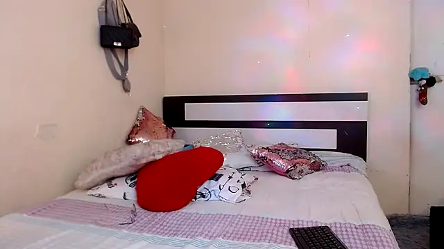 Snapshot of chika_hellar chatting on March 3, 8:48 pm chika hellar online show from March 3, 8:48 pm