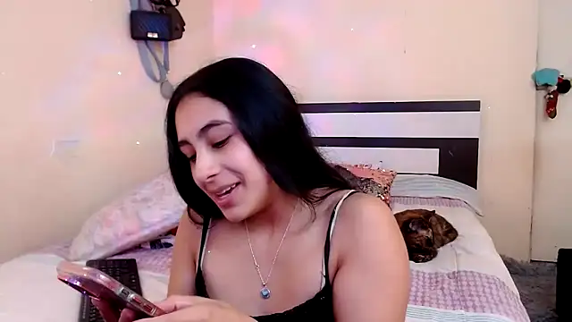 Snapshot of chika_hellar chatting on March 5, 10:06 pm chika hellar online show from March 5, 10:06 pm