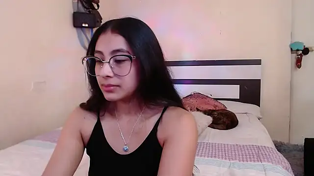 Snapshot of chika_hellar chatting on March 10, 8:47 pm chika hellar online show from March 10, 8:47 pm