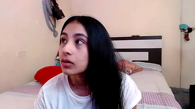 Snapshot of chika_hellar chatting on March 18, 7:06 pm chika hellar online show from March 18, 7:06 pm