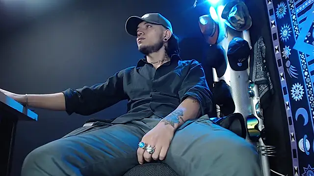 Dicaprioo  online show from February 25, 7:03 pm