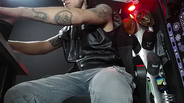 Dicaprioo  online show from March 14, 11:00 pm