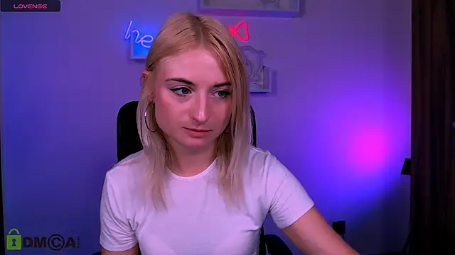 Snapshot of melisa_white1 chatting on July 18, 7:17 pm melisa white1 online show from July 18, 7:17 pm