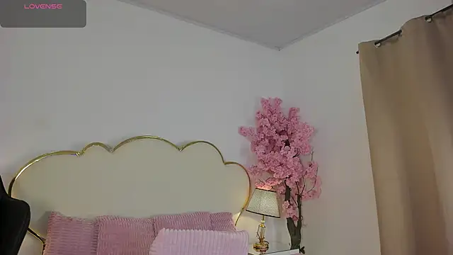CahitlinBell online show from June 21, 3:09 am