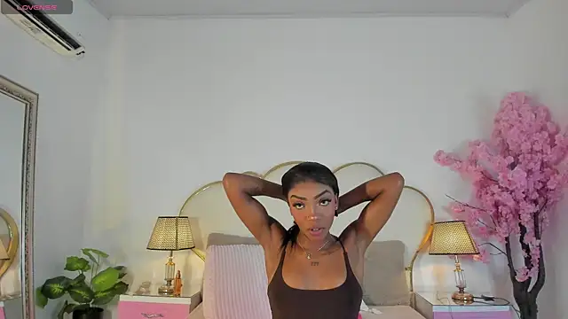 CahitlinBell online show from July 9, 6:06 am