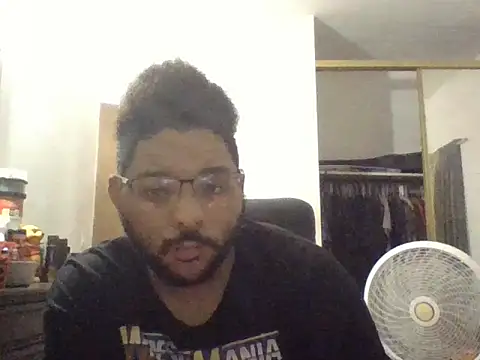 Snapshot of Dj-yefri-pauta chatting on February 19, 3:41 pm Dj-yefri-pauta online show from February 19, 3:41 pm