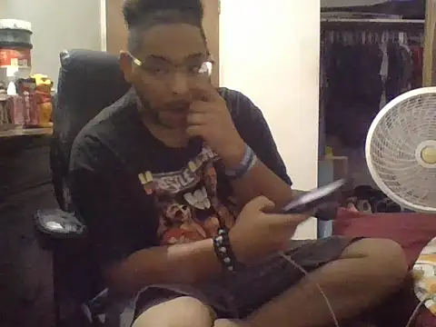 Snapshot of Dj-yefri-pauta chatting on February 20, 7:03 pm Dj-yefri-pauta online show from February 20, 7:03 pm