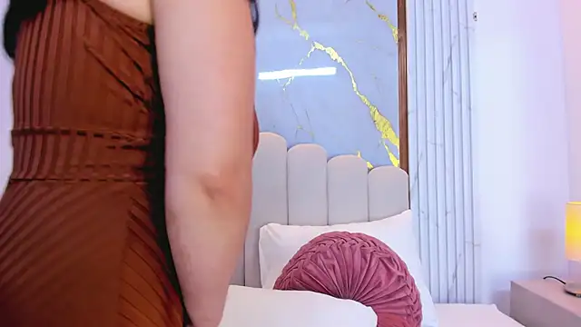 dahianthompson online show from October 15, 8:31 pm