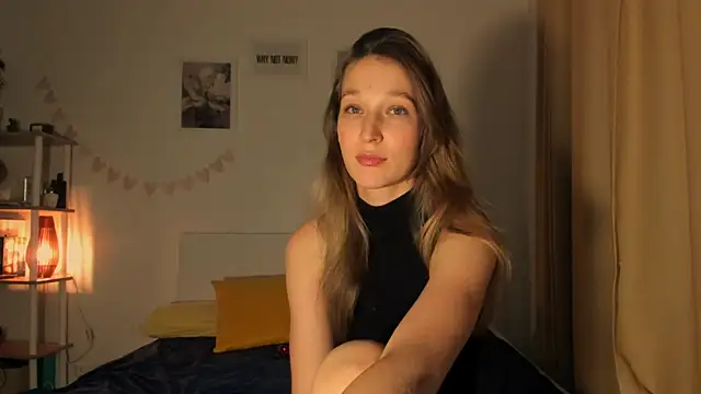  Lora Palmer online show from January 3, 9:15 pm