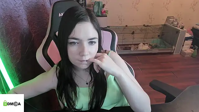 Snapshot of Crazy_forest_fairy chatting on March 28, 9:58 pm Crazy forest fairy online show from March 28, 9:58 pm