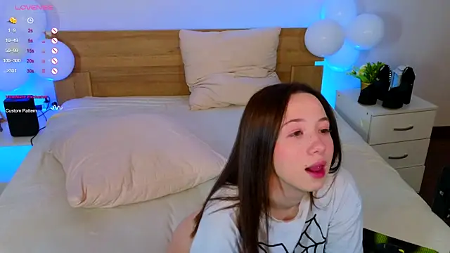 Hayle Hill online show from February 24, 5:00 am