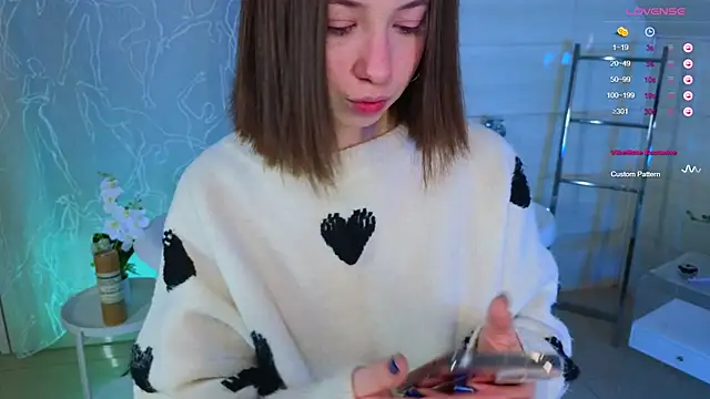 Hayle Hill online show from March 10, 2:28 am