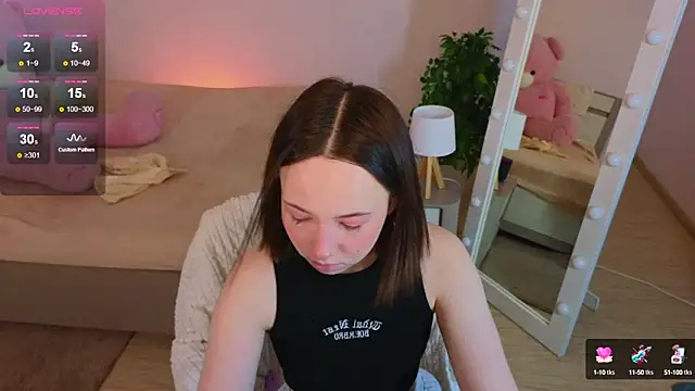 Hayle Hill online show from March 16, 2:21 am