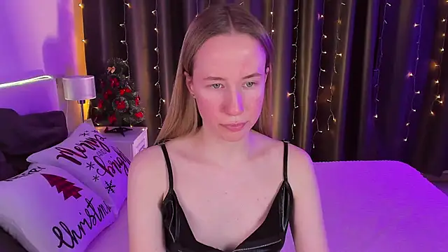 Snapshot of Cassie_Kelman chatting on December 12, 12:27 am Cassie Kelman online show from December 12, 12:27 am