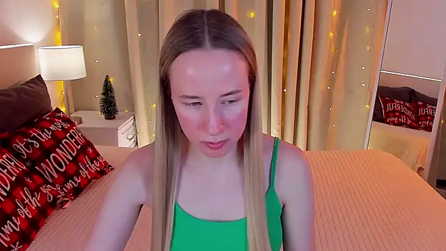 Snapshot of Cassie_Kelman chatting on December 14, 3:29 am Cassie Kelman online show from December 14, 3:29 am