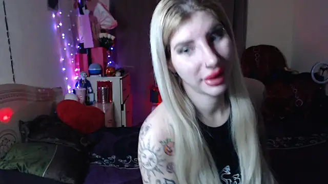 Snapshot of BLACKPeonyy chatting on October 14, 4:35 am BLACKPeonyy online show from October 14, 4:35 am