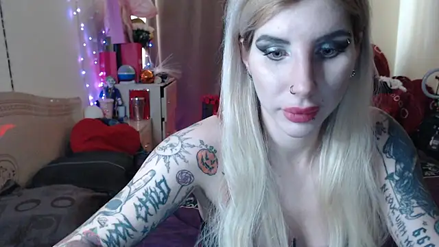 Snapshot of BLACKPeonyy chatting on October 17, 11:13 am BLACKPeonyy online show from October 17, 11:13 am