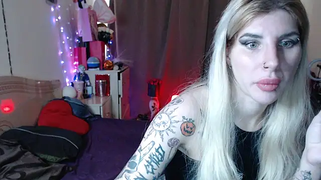 Snapshot of BLACKPeonyy chatting on October 18, 7:31 am BLACKPeonyy online show from October 18, 7:31 am