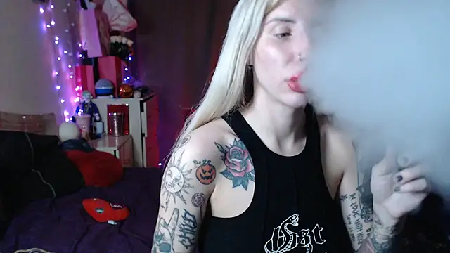 Snapshot of BLACKPeonyy chatting on October 20, 5:13 pm BLACKPeonyy online show from October 20, 5:13 pm