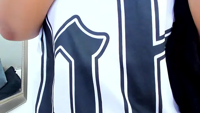 Snapshot of _alaiasmile_ chatting on January 29, 1:27 am  alaiasmile  online show from January 29, 1:27 am