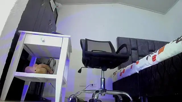 Snapshot of Sarah_Mistress_ chatting on March 25, 8:04 pm Sarah Mistress online show from March 25, 8:04 pm