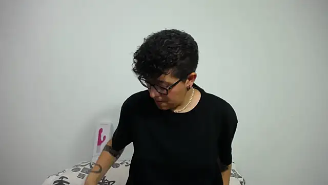 Snapshot of alex_noa chatting on February 7, 7:27 pm alex noa online show from February 7, 7:27 pm