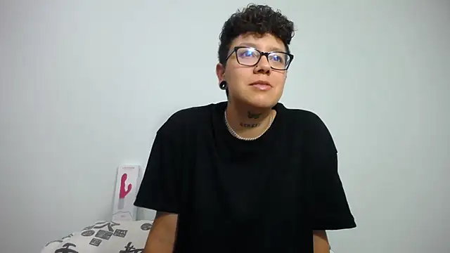 Snapshot of alex_noa chatting on February 8, 1:32 am alex noa online show from February 8, 1:32 am