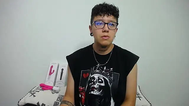 Snapshot of alex_noa chatting on February 18, 7:19 pm alex noa online show from February 18, 7:19 pm